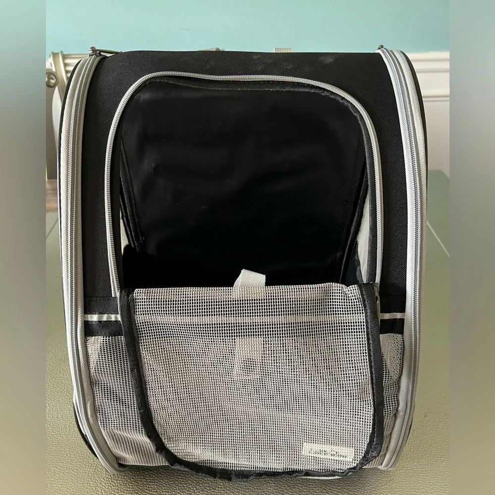 Back pack dog/cat carrier, grey. New.